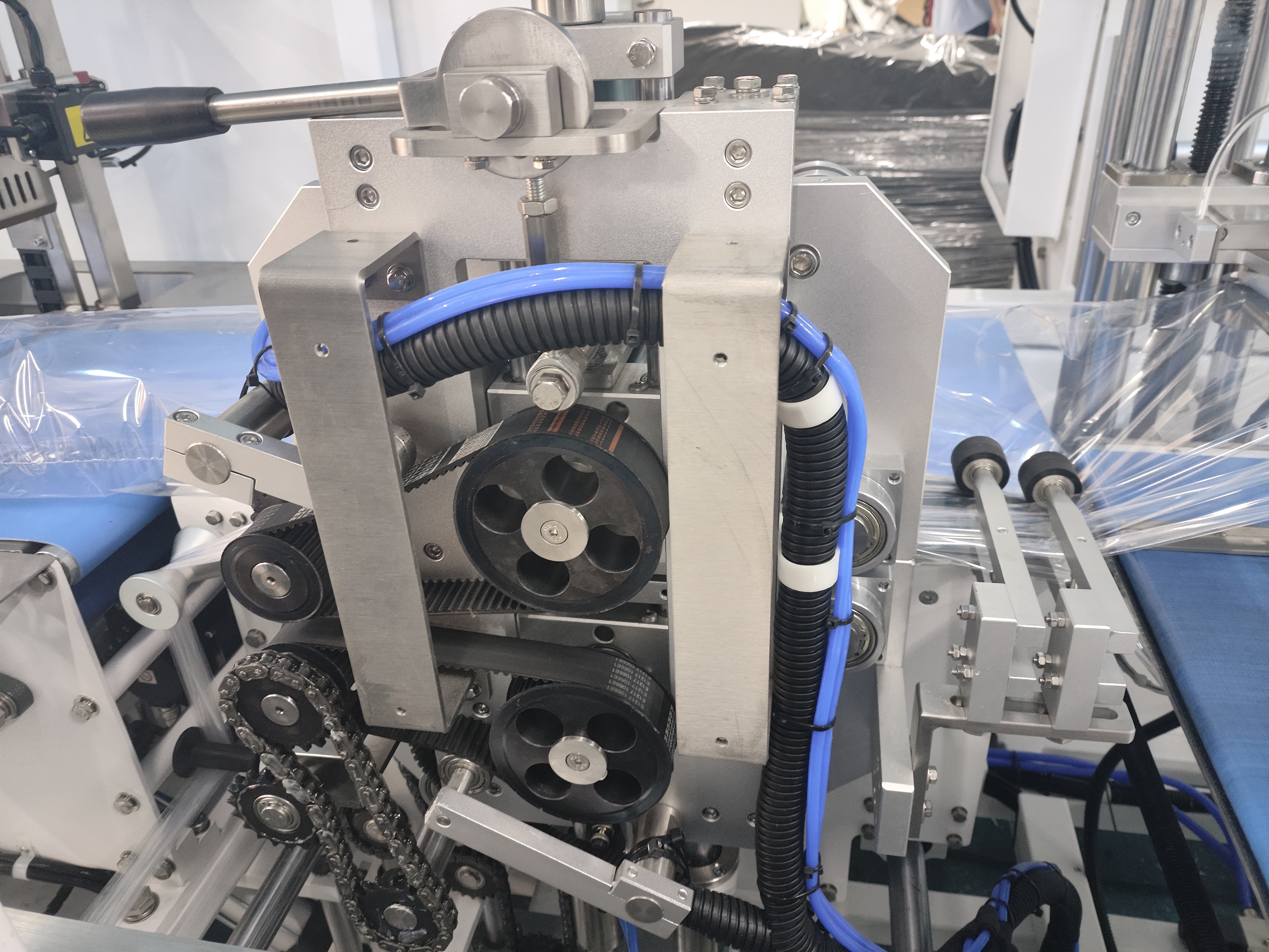 Máy đóng gói màng co hiệu suất cao L801 Máy đóng gói mì cốc tốc độ cao tự động Máy đóng gói màng co lại