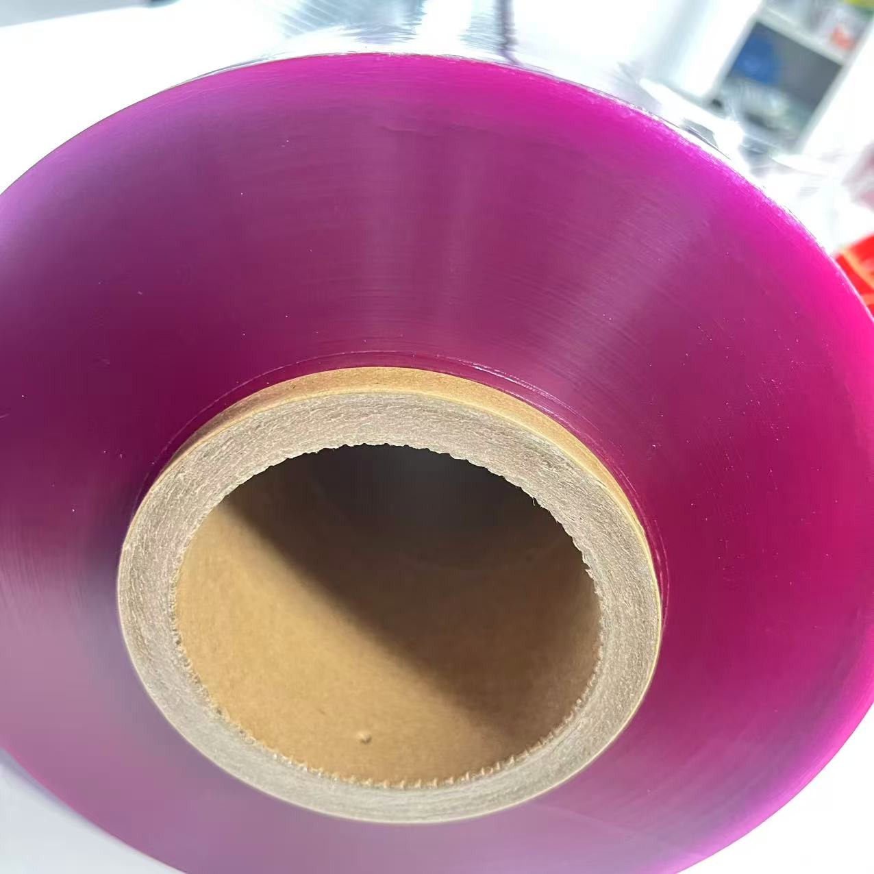 Cấp thực phẩm Màu tím màng bọc bám giữ cuộn nhựa PVC tươi để bọc thực phẩm cuộn Jumbo