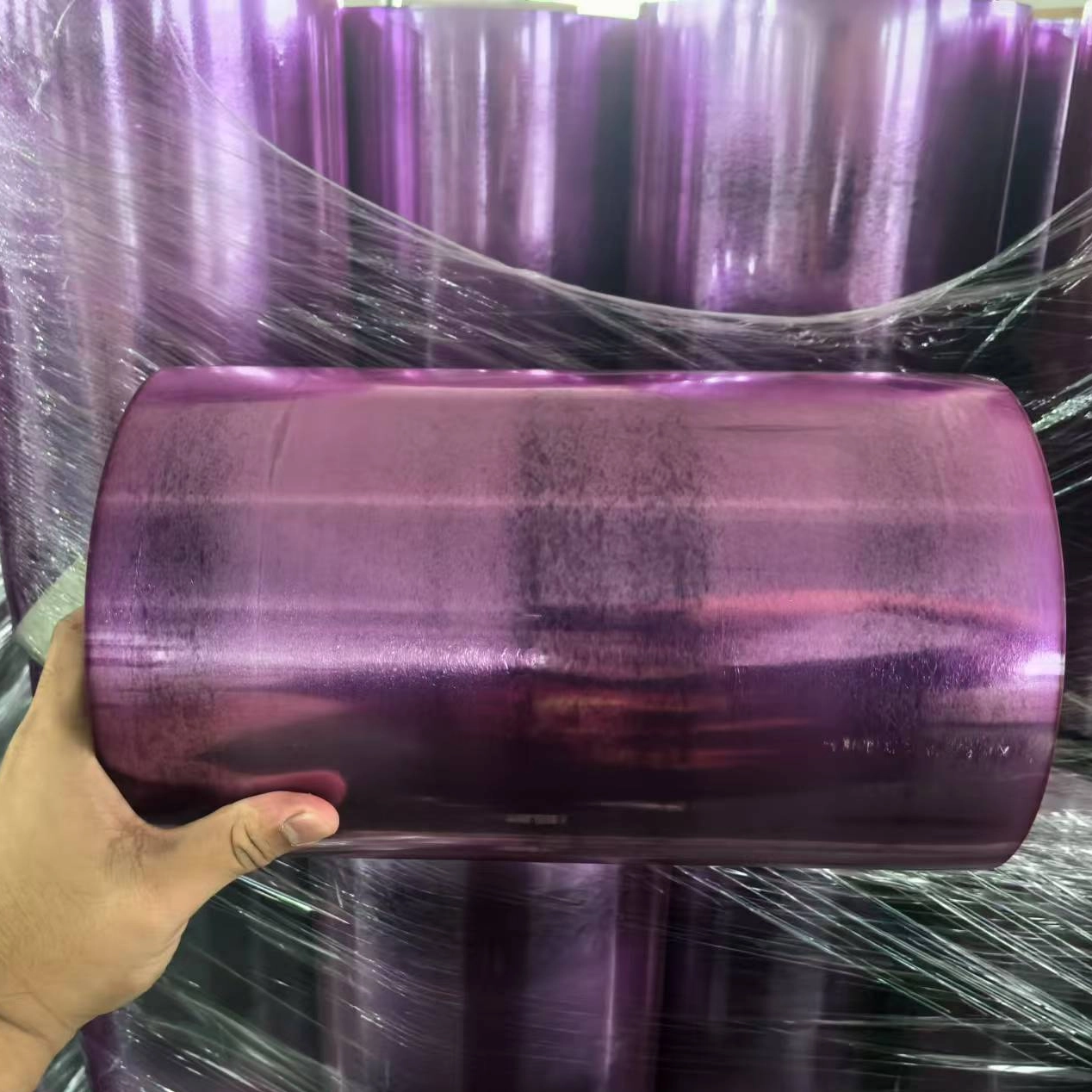 Màu tím Mềm chống sương mù PVC Thực phẩm căng màng bám màng Jumbo cuộn cho bao bì thực phẩm