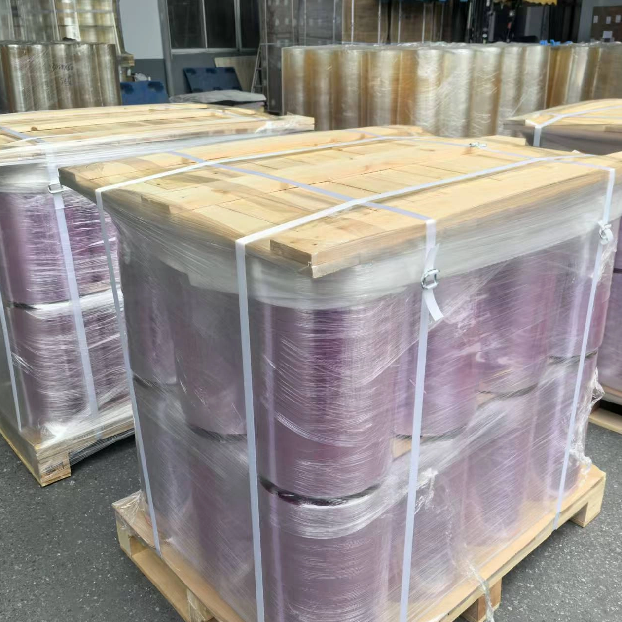 Màu tím Mềm chống sương mù PVC Thực phẩm căng màng bám màng Jumbo cuộn cho bao bì thực phẩm